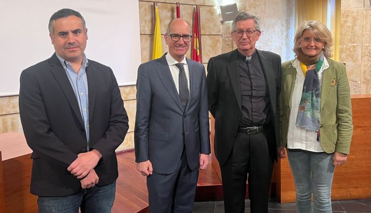 Firma del convenio entre la Diputación de Salamanca y la UPSA 
